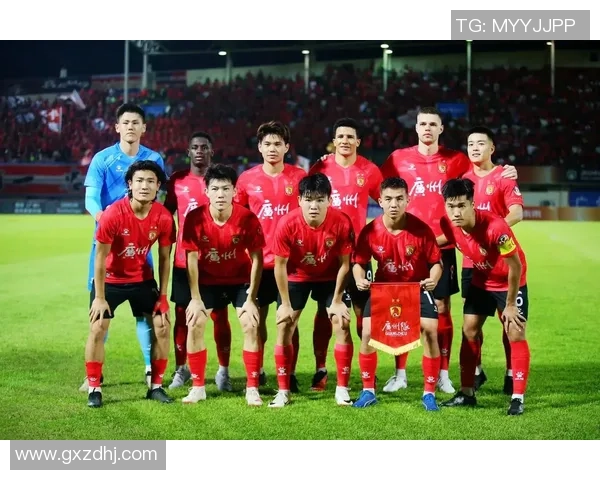 广州排球队在城市联赛中的团队协作展现出无与伦比的默契与实力 广州排球队在城市联赛中的团队协作展现出无与伦比的默契与实力