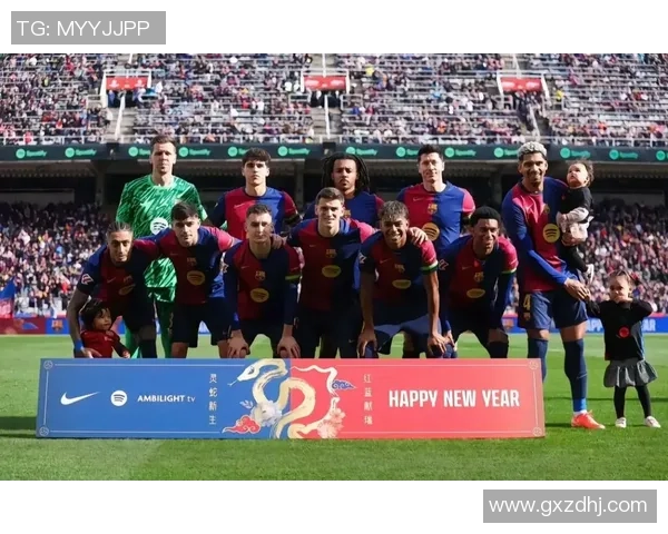 足球明星与秋衣的时尚碰撞展现运动与潮流的完美结合 足球明星与秋衣的时尚碰撞展现运动与潮流的完美结合