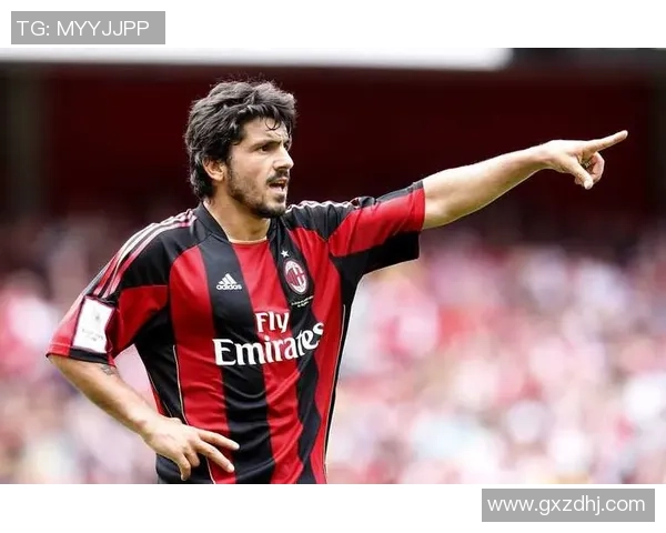 足球明星温柔瞬间手捧小鸟展现爱心与自然和谐之美 足球明星温柔瞬间手捧小鸟展现爱心与自然和谐之美